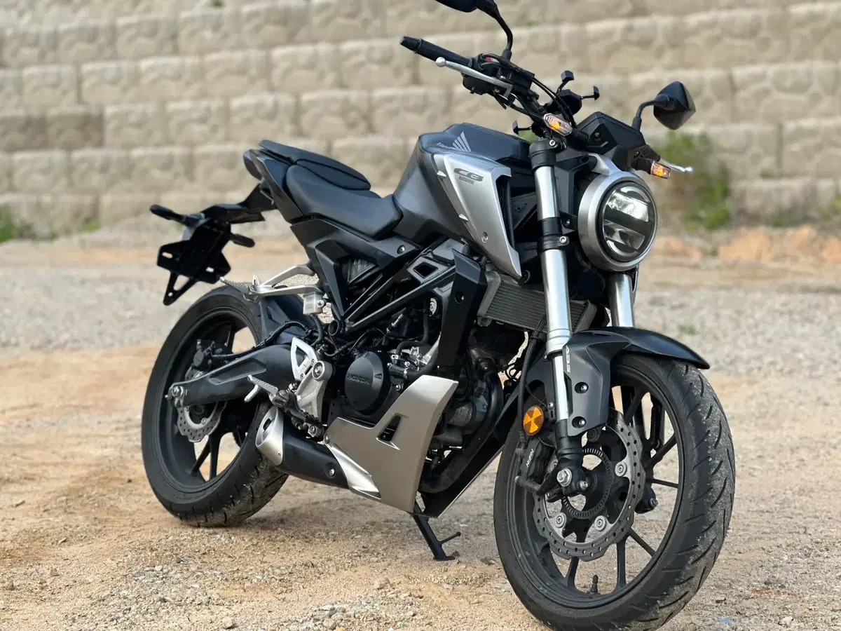 혼다 cb125r 20년식 3천km대 저렴히 판매합니다